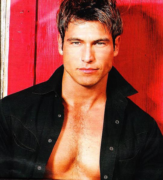 Rafael Amaya(导演)