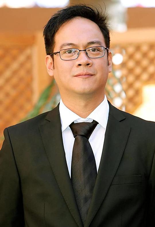 Chris Martinez(导演)